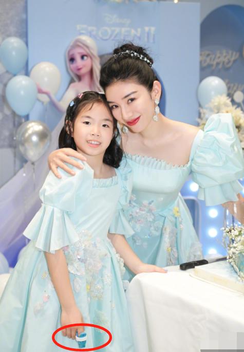 黄奕为女儿庆生 黄奕为女儿庆生(黄奕住儿女) 业界