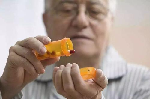 5种会让记忆力减退的药，你的药箱里有吗？老年人需警惕