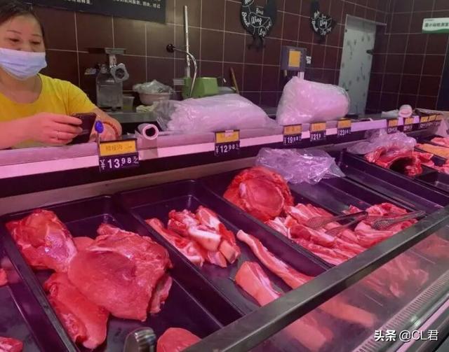 生猪价格大涨，猪肉开始“飘红”，一天涨5毛，猪价反弹之路开始