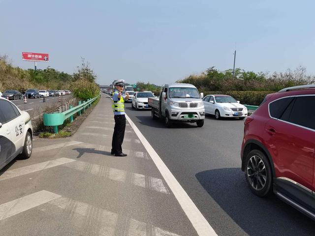 4月1日起，驾驶证实行“2+2”新规，超速20%不扣分、一年可扣18分