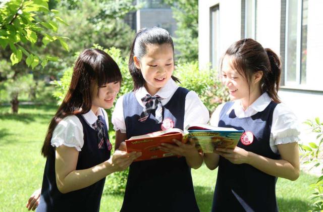 教育部传来“好消息”，日后将安排学生“就近入学”，家长笑开怀