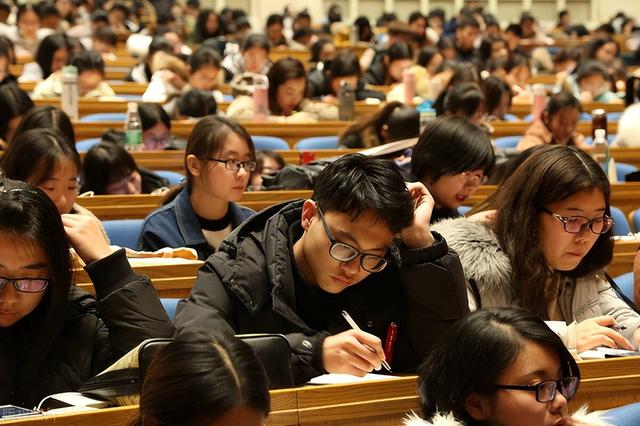 “考研”和“考公”同时上岸，应该怎么选择？过来人告诉你答案