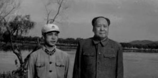1959年伟人吃完饭出来，看到等候自己的李银桥：你是干什么的