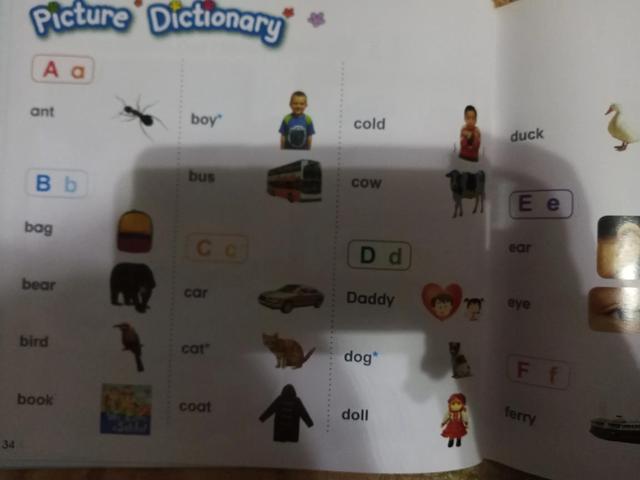 三岁娃儿爱折纸，读书，做题，做手工