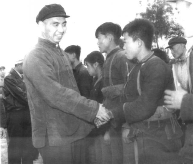 1982年，开国上将杨勇咳嗽不止，医生一摸腹部：肝怎么掉下来了？
