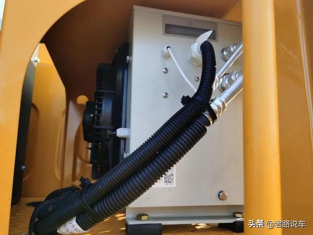 宇通宽体矿用自卸车
