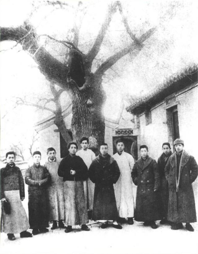 毛主席年轻时请教胡适问题被拒绝，多年后主席说：没人听我说土话
