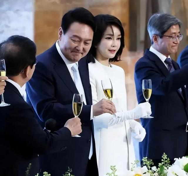 韩国新晋第一夫人终于“藏”不住了，她的故事远比你想象的要精彩