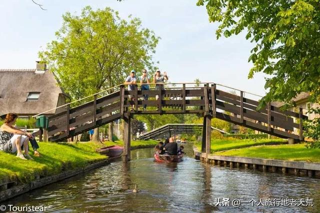 700年不通公路！這個沒有汽車、出門靠坐船的小鎮，想在這裏養老