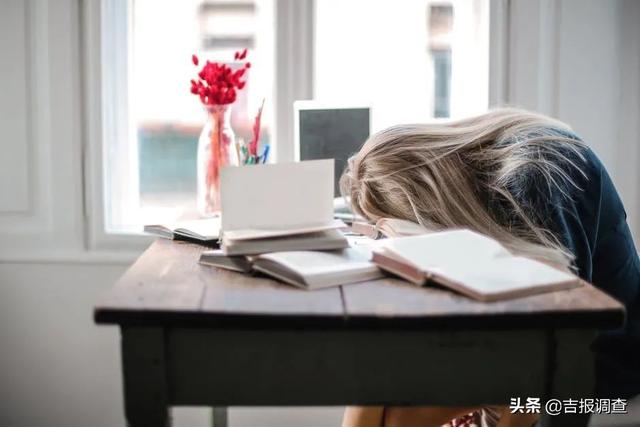 中医专家告诉你：抽筋怎么办？钙片不管用！2个穴位+泡脚就能缓解