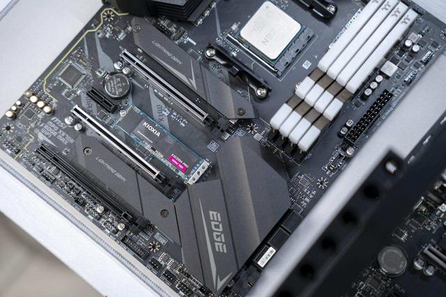 PCIe4.0硬盘有多快？7400MB/s的固态硬盘游戏性能分享