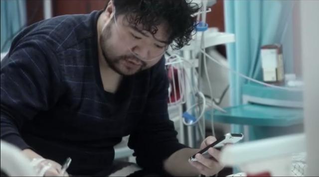首批新冠幸存者：含泪捐献父亲遗体，20天抢救瘦了40斤