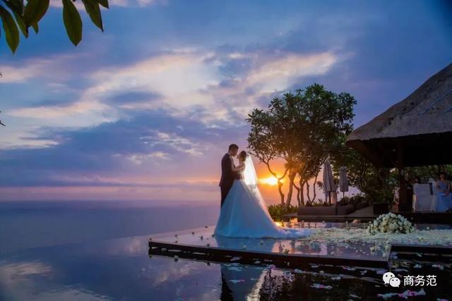 結婚四周年，我們帶女兒穿越回婚禮那一天…