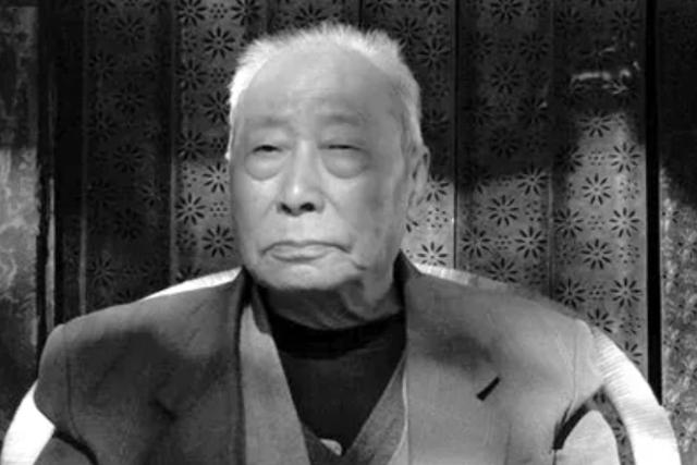 奶奶是慈禧，哥哥是溥仪，大伯是光绪，他甘当教书匠，活到2015年