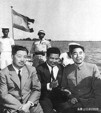 「罕见」周恩来和十大元帅的同框照，张张珍贵，尽显功勋风采