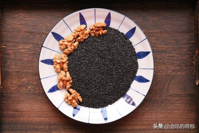 春分过后要吃黑芝麻，教你1个懒人做法，够吃半个月，随吃随取