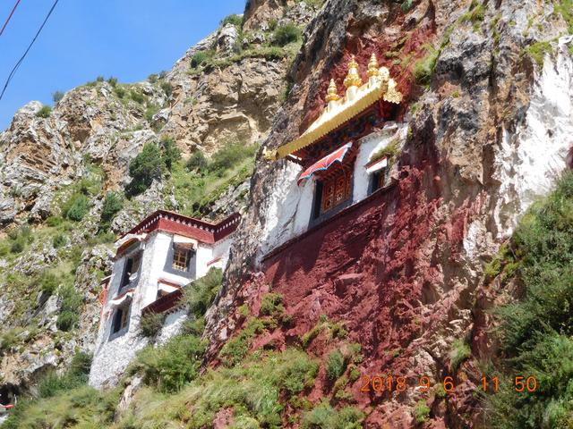 藏在懸崖上的寺廟，1300多年曆史，如今成小衆景點