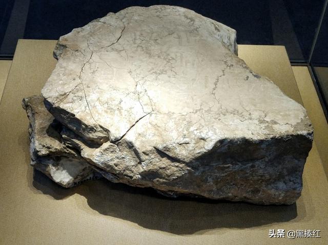 新疆遊記｜喀什博物館裏的老物件：玉燈、瓷盆、薩帕伊、明約勒碑