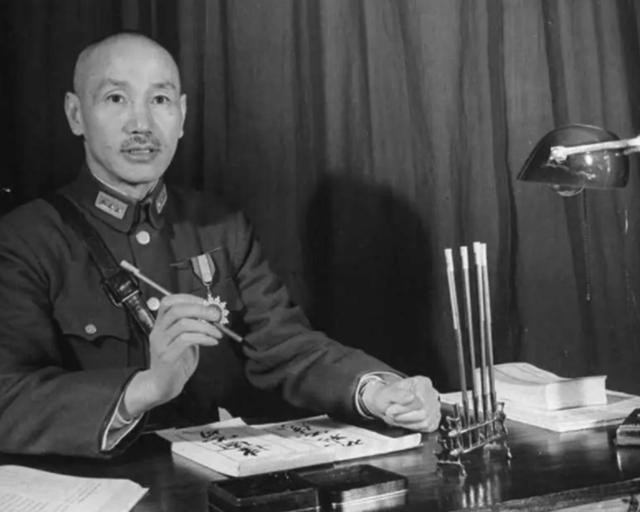 1955年评定军衔，毛泽东：“没有他，我和恩来早没了”，所言何人