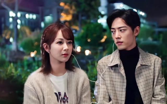 肖战杨紫私下亲吻(肖战杨紫亲吻混剪视频)