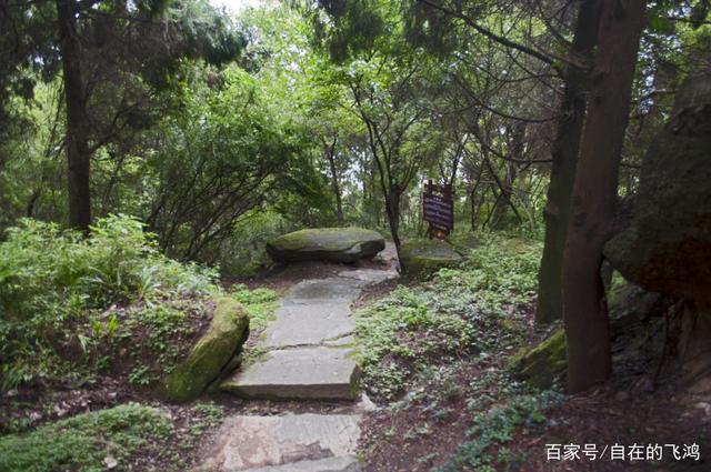 探訪三國古戰場，雨中登牛頭山，觀天下第一山水太極