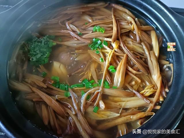 冬天降温，常用这菜炖鸡肉，温和滋补又驱寒，孩子多喝增强体质