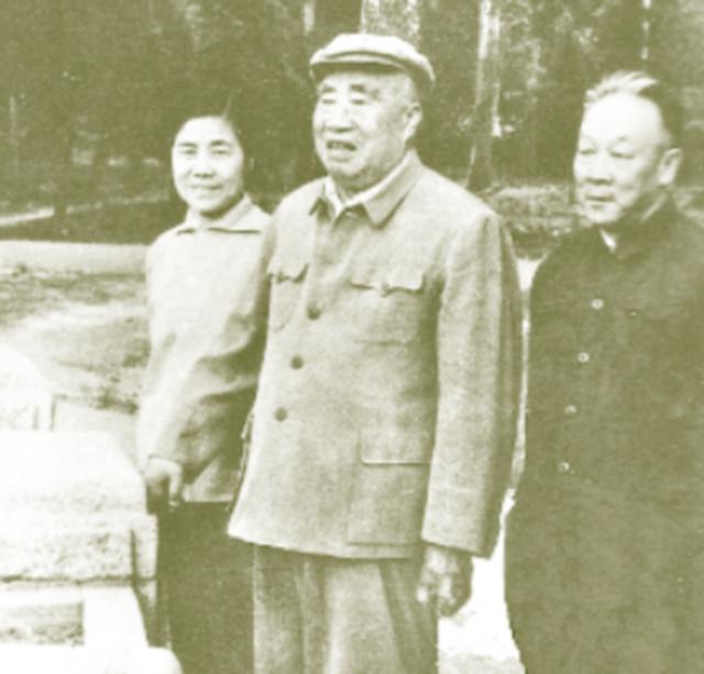 74年，朱德得知唯一儿子去世，哽咽说：你们开始不告诉我，这不对