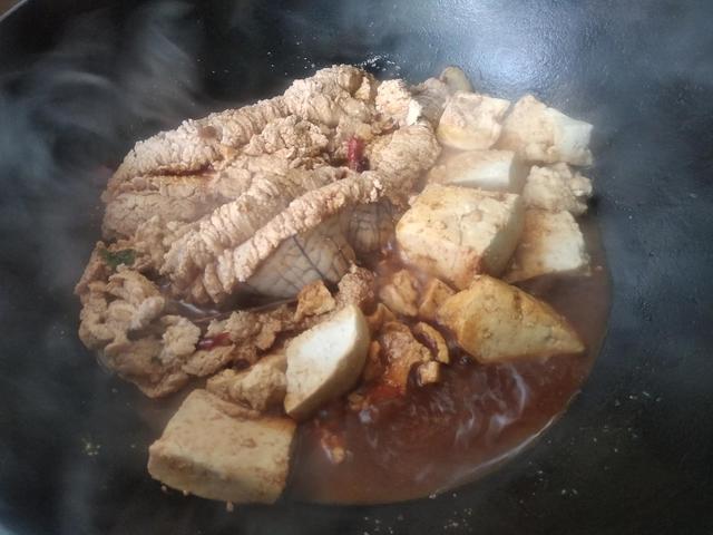 人过中年以后，建议常吃这4种食物，腿脚有劲易消化，别不懂吃