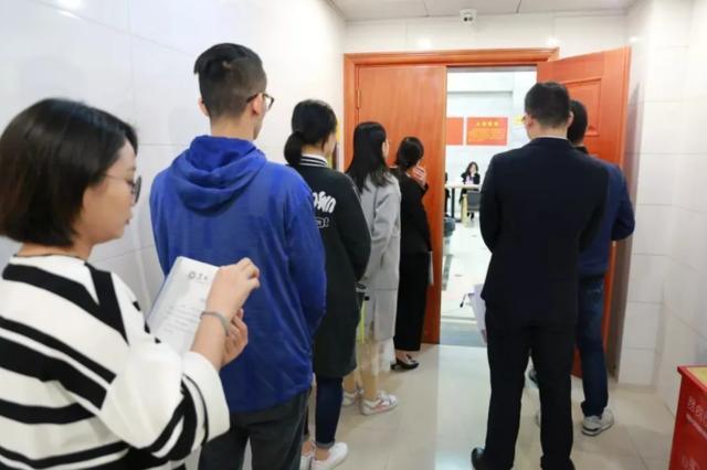 研究生面试三甲医院被刷，得知他的高考成绩，网友：进不去就对了