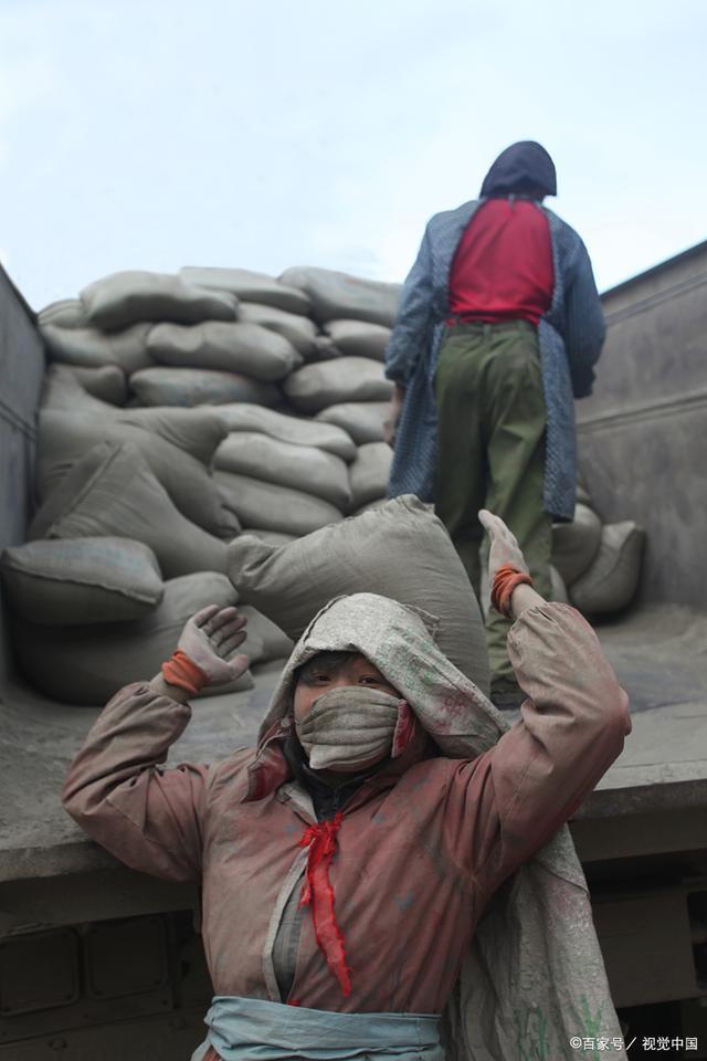 农民工经常干的几样工作,高薪但是危及生命,他们不去谁来干?