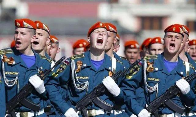 俄阅兵现场士兵高喊“乌拉” 俄阅兵现场士兵高喊“乌拉”（俄罗斯大阅兵乌拉） 时事