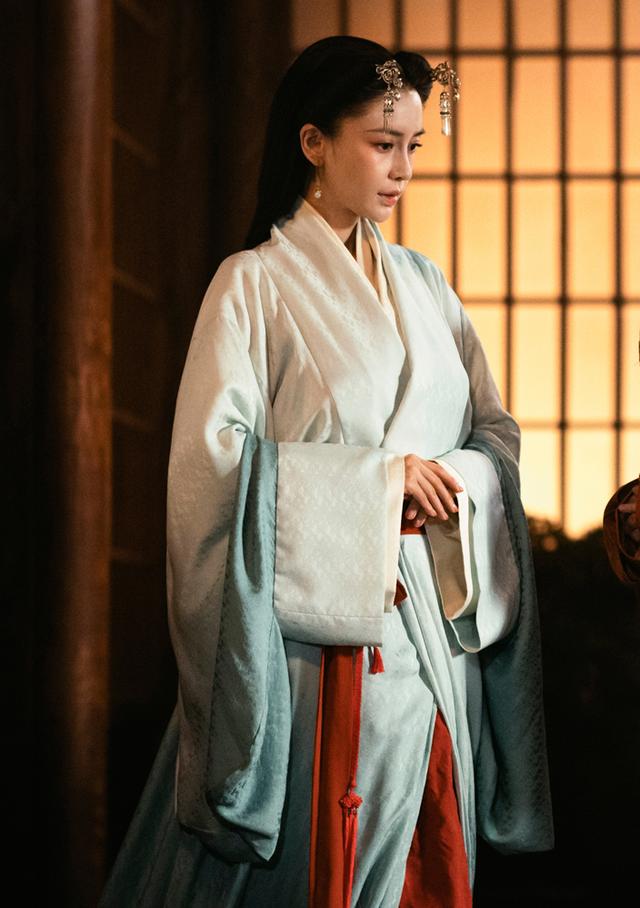 杨颖《风起陇西》今日上线，双面柳莹演绎秘密纷争