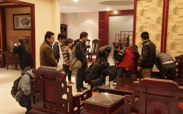 5岁女童心跳停止，医生让见最后一面，救活后才知还有更糟的消息