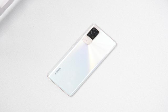 雷军爆发了，166g+屏下指纹+8GB仅2299元，买到就是赚