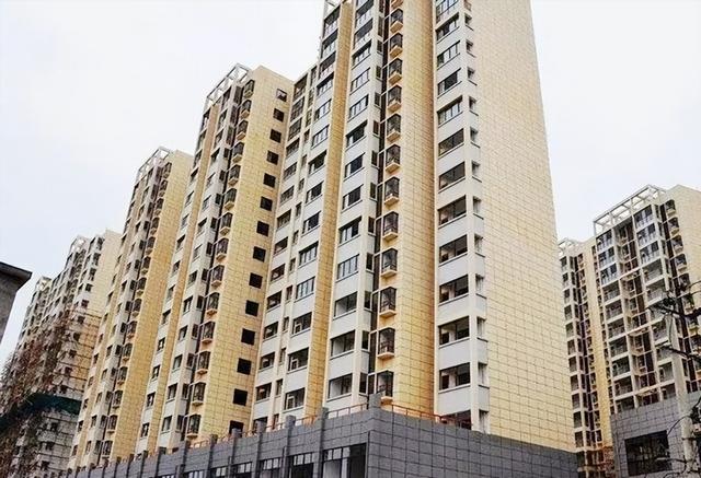 南昌一“拆迁户”，被废墟包围2年成孤岛，业主盼拆迁