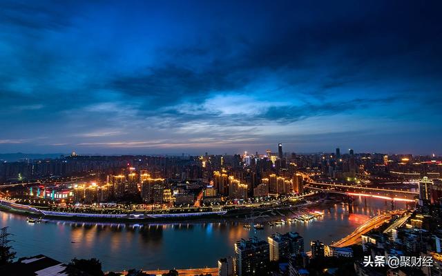 68岁成为重庆首富，坐拥1400亿财富，与雷军并列登上胡润榜第21位