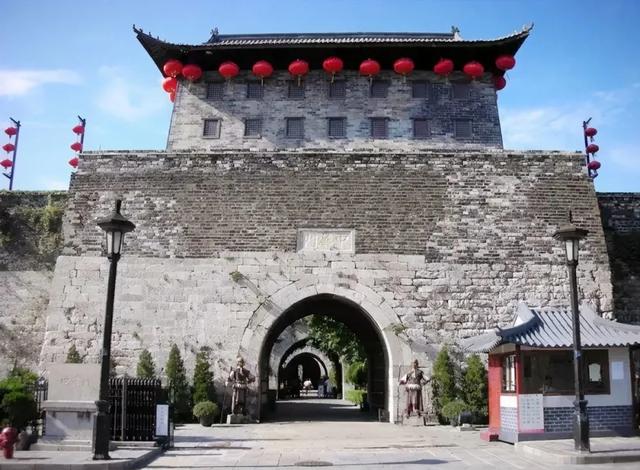 革命爱情：未婚妻23岁牺牲，他守墓60余年，终于等来亲人的下落