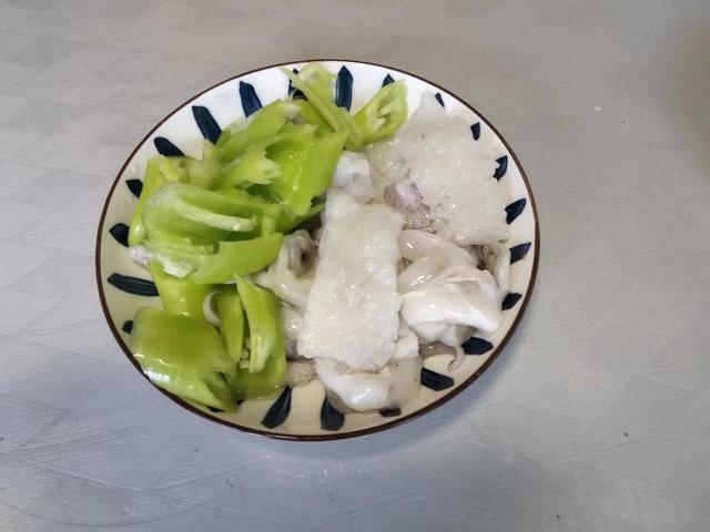 人过中年以后，建议常吃这4种食物，腿脚有劲易消化，别不懂吃