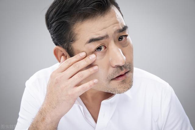 45岁后出现这3种表现，可能是进入初老期了，做到这4点顺利度过