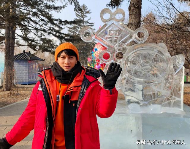 “假冻龄男神”被揭穿，脸肿、僵硬、笑不出来，钟汉良尤其明显