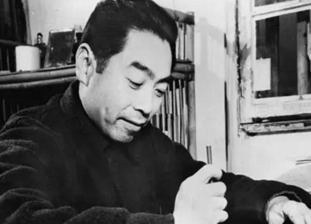 1949年，满族将军径直坐到毛主席身边，毛主席：你可算张作霖余孽