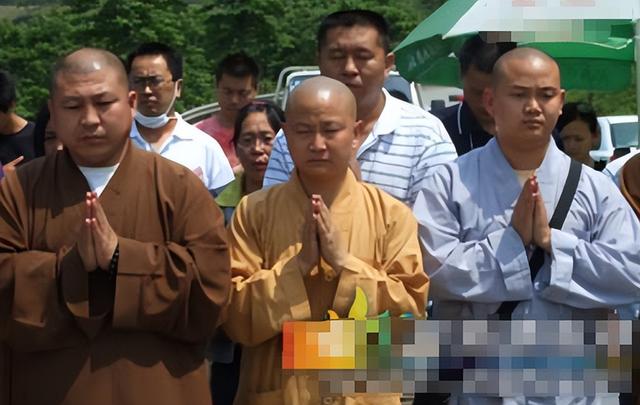 14年前汶川地震，高僧破三戒收留孕妇，生108名罗汉娃，后来如何