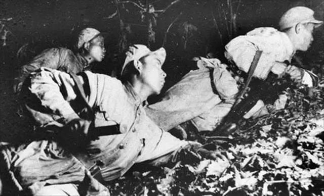 1950年，黄克诚任职湖南，认出一干部是井冈山战友，审查后枪决