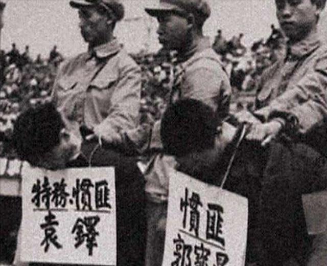 开国大典前夕，因天安门前一支烟头，成功抓获3000人的特务团伙