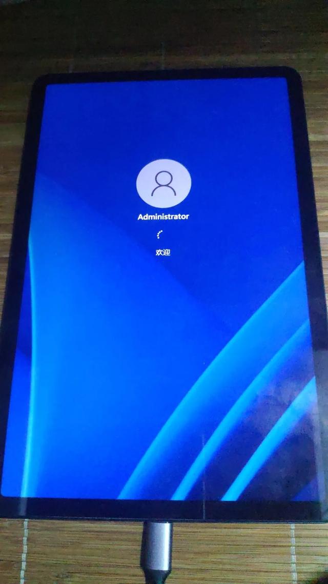 这款 1999 元的小米神机，刚刚用上了 Win 11