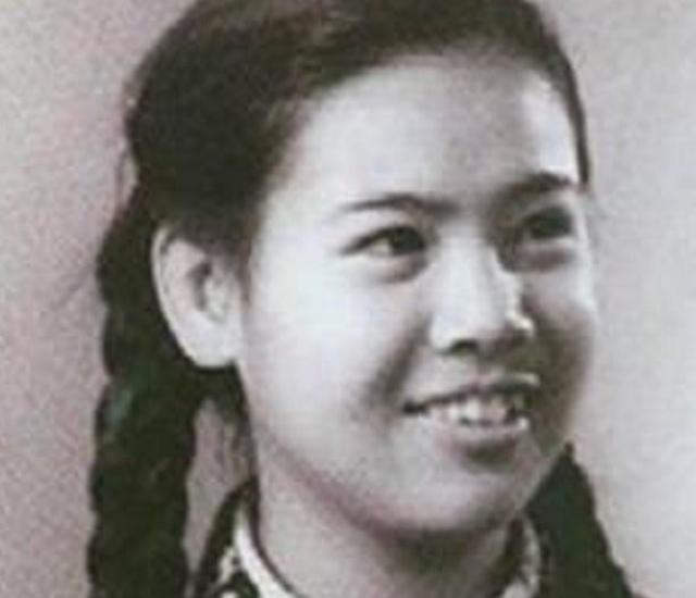2008年，邵华逝世，毛新宇透露母亲遗愿：想和父亲陪伴在奶奶身边