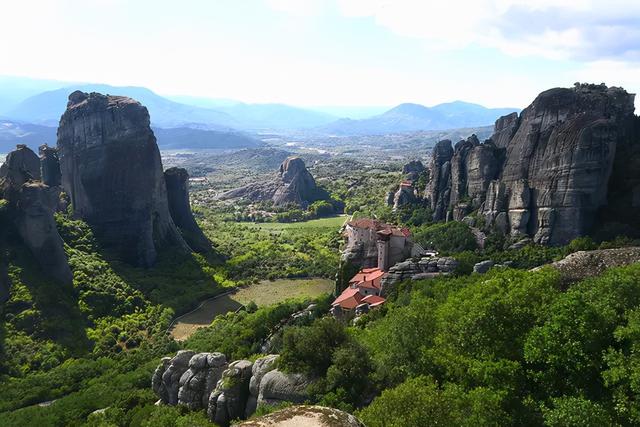 希臘深度遊：卡蘭巴卡、接近天堂的秘境 天空之城（Meteora）