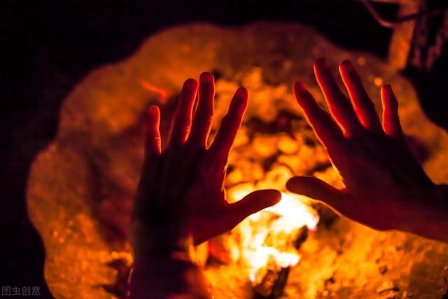 烤火的说说烤火是对冬天最起码的尊重