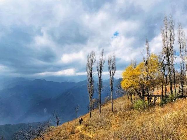 高山之上，秦嶺終南山有個原本熱鬧的空中村落，也許即將永遠消亡