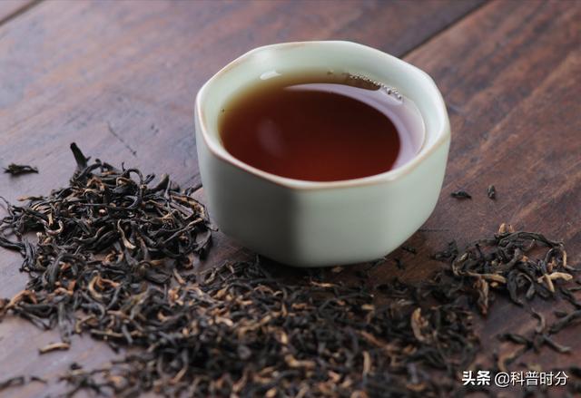隔夜茶喝了会致癌？央视试验说出真相，隔夜的东西到底哪些不能吃